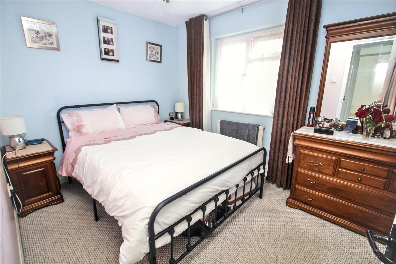 Pemberton Gardens, Calcot, Reading